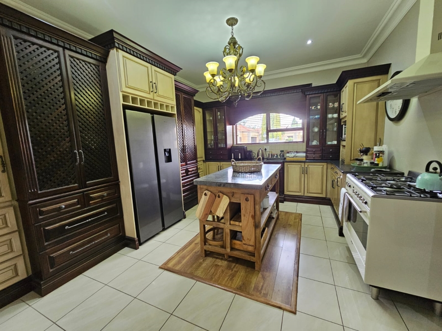 5 Bedroom Property for Sale in Jim Fouchepark Free State